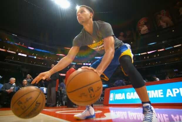 Stephen Curry, durante su calentamiento